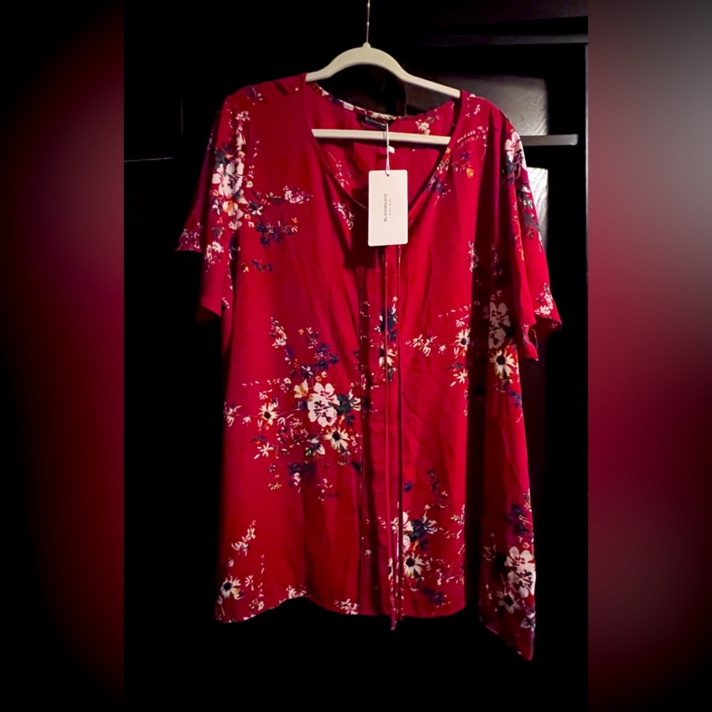 Bloomchic red floral top NWT 22/24
